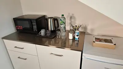 Küche/Küchenzeile in der Unterkunft 3 ROOMS - Zimmervermietung nähe Flughafen BER - gratis WLAN, Parken & Netflix