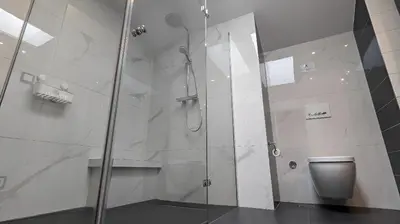 Ein Badezimmer in der Unterkunft 3 ROOMS - Zimmervermietung nähe Flughafen BER - gratis WLAN, Parken & Netflix