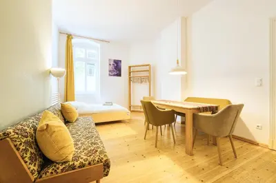 Ein Sitzbereich in der Unterkunft Gemütliche 2-Zimmer-Wohnung zentral Friedrichshain
