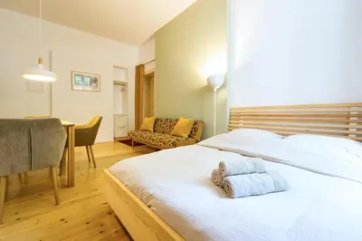 Ein Bett oder Betten in einem Zimmer der Unterkunft Gemütliche 2-Zimmer-Wohnung zentral Friedrichshain