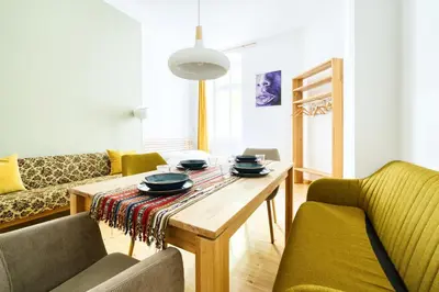 Ein Sitzbereich in der Unterkunft Gemütliche 2-Zimmer-Wohnung zentral Friedrichshain