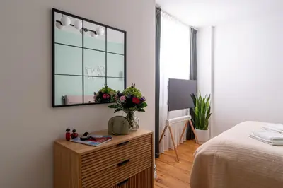 Ein Bett oder Betten in einem Zimmer der Unterkunft bevoflats - Designer Apartments in Kreuzberg, Bergmannkiez