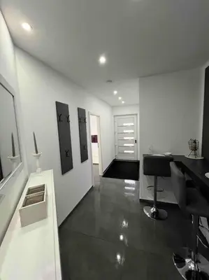 Grundriss der Unterkunft Schönes 2 Zimmer Apartment an der Stadt Grenze mit Klimaanlage