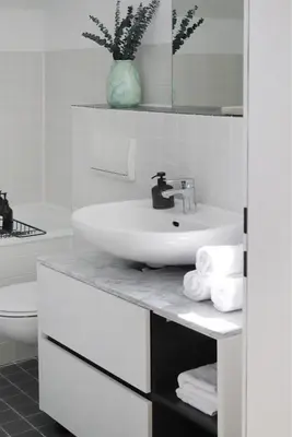Ein Badezimmer in der Unterkunft reoh I Maisonette am See I Malerischer Ausblick I Beamer I Berlin in 30min