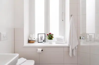 Ein Badezimmer in der Unterkunft Exklusive Luxus-Unterkunft in Berlin Mitte: 2 Apartments, 130m², Designer-Möbel, Co2 neutrale Reinigung