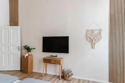 TV/Unterhaltungsangebot in der Unterkunft Exklusive Luxus-Unterkunft in Berlin Mitte: 2 Apartments, 130m², Designer-Möbel, Co2 neutrale Reinigung