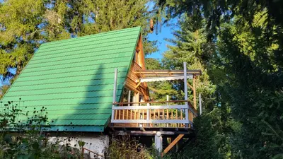 Das Gebäude in dem sich das Ferienhaus befindet