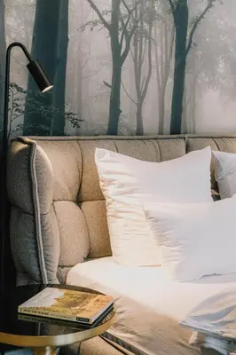 Ein Bett oder Betten in einem Zimmer der Unterkunft TheChipp - Designapartment mit Seeblick, Pool, Sauna & Kamin