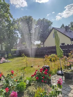 Ein Garten an der Unterkunft Schöne neu erbaute Wohnung
