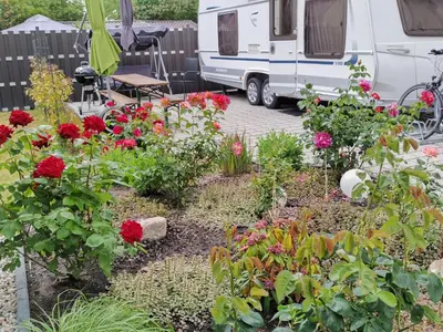 Ein Garten an der Unterkunft Schöne neu erbaute Wohnung