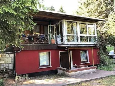 Das Gebäude in dem sich das Ferienhaus befindet