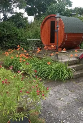 Ein Garten an der Unterkunft Finn Hütte Naturblick