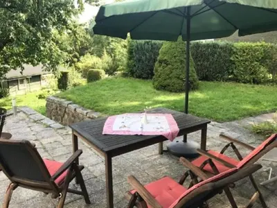 Ein Garten an der Unterkunft Finn Hütte Naturblick