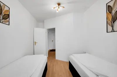 Ein Bett oder Betten in einem Zimmer der Unterkunft central 3 Bedroom Apartment in Kreuzberg