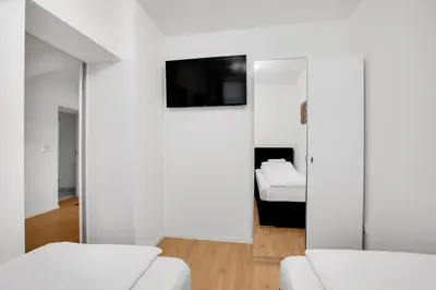 Ein Bett oder Betten in einem Zimmer der Unterkunft central 3 Bedroom Apartment in Kreuzberg