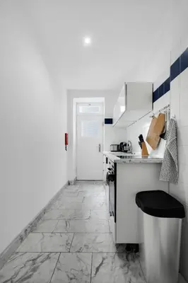 Küche/Küchenzeile in der Unterkunft central 3 Bedroom Apartment in Kreuzberg