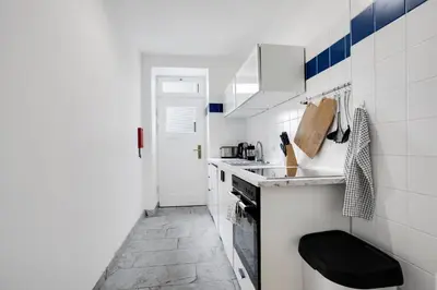 Küche/Küchenzeile in der Unterkunft central 3 Bedroom Apartment in Kreuzberg