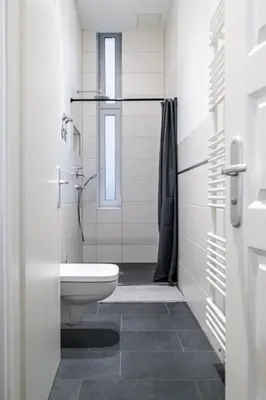 Ein Badezimmer in der Unterkunft Homely Berlin - Spacious, Modern, S-Bahn Nearby , Groups & Families