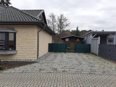 Das Gebäude in dem sich das Ferienhaus befindet