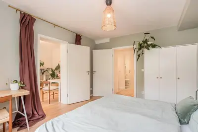 Ein Bett oder Betten in einem Zimmer der Unterkunft Urban-Oasis: Zentral, Ruhig, Neu!