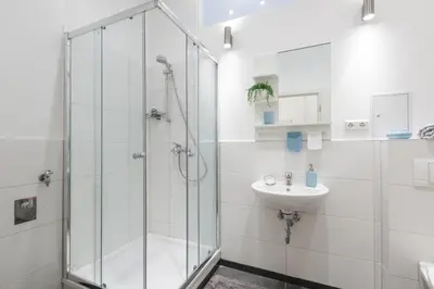 Ein Badezimmer in der Unterkunft Wichertstraße 47