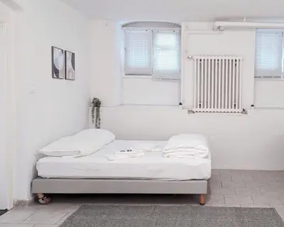 Ein Bett oder Betten in einem Zimmer der Unterkunft Tiergarten: Central, spacious, beautiful designed 2-BR Apt near park