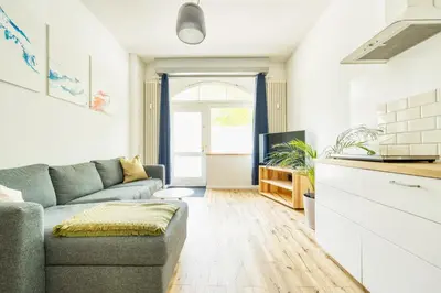 Ein Sitzbereich in der Unterkunft Central apartment in trendy Friedrichshain