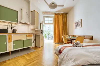 Ein Bett oder Betten in einem Zimmer der Unterkunft Cozy designer apartment in Friedrichshain
