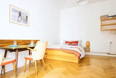 Ein Bett oder Betten in einem Zimmer der Unterkunft Cozy designer apartment in Friedrichshain