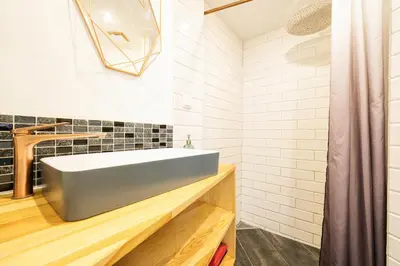 Ein Badezimmer in der Unterkunft Cozy designer apartment in Friedrichshain