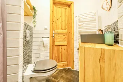 Ein Badezimmer in der Unterkunft Cozy designer apartment in Friedrichshain