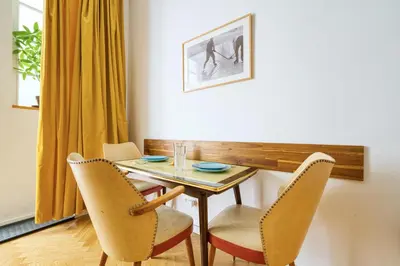 Ein Sitzbereich in der Unterkunft Cozy designer apartment in Friedrichshain