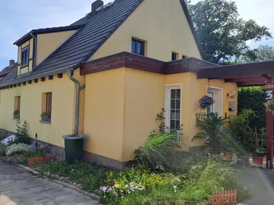 Das Gebäude in dem sich die Ferienwohnung befindet