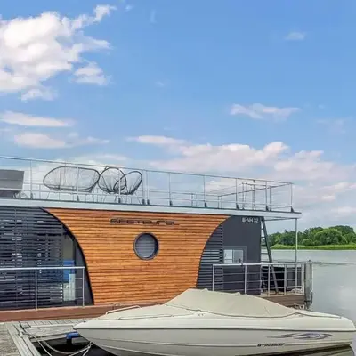 Schwimmendes Ferienhaus