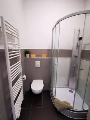 Ein Badezimmer in der Unterkunft SC 07 by ROCKCHAIR Apartments l SUPERHOST Status l 2,5 Bedrooms Boxspringbeds Balcony Elevator welcomes you!