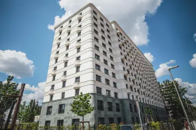Das Gebäude in dem sich das Aparthotel befindet