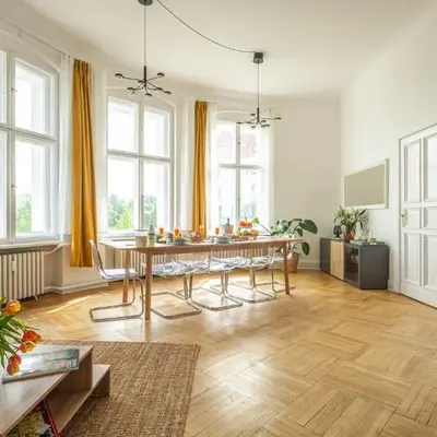 KAISER 02 by ROCKCHAIR Apartments l SUPERHOST Status l 3 Bedrooms Boxspringbeds 2 Bathrooms l Cozy Family & Business Flair 155 sqm 3 Balcony 2nd Floor Elevator up to 10 guests welcomes you!