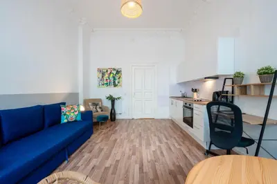 Ein Bett oder Betten in einem Zimmer der Unterkunft Modern, Central flat with workspace