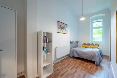 Ein Bett oder Betten in einem Zimmer der Unterkunft Modern, Central flat with workspace