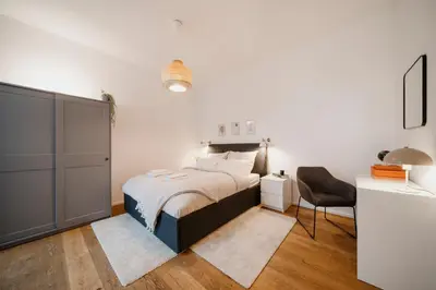 Ein Bett oder Betten in einem Zimmer der Unterkunft Homely Berlin - Super Modern, City Center, Rosenthalerplatz