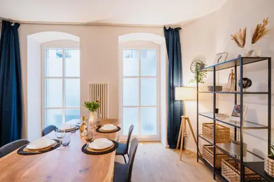 Ein Sitzbereich in der Unterkunft Homely Berlin - Super Modern, City Center, Rosenthalerplatz