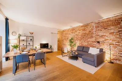 Ein Sitzbereich in der Unterkunft Homely Berlin - Super Modern, City Center, Rosenthalerplatz