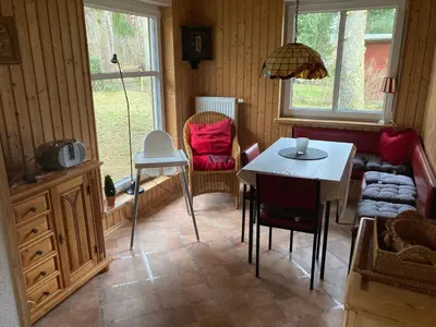 Ein Sitzbereich in der Unterkunft Gemütliches Ferienhaus am See, privater Steg, bei Berlin