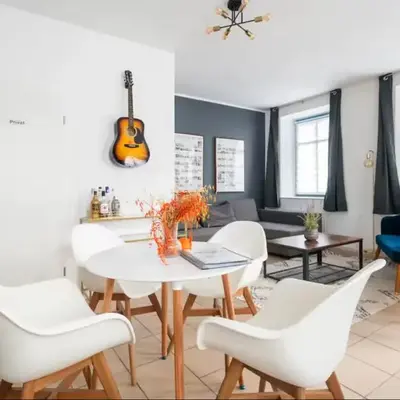 Spacious 70sqm Apartment Sleeps 6 Free Parking