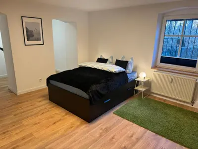 Ein Bett oder Betten in einem Zimmer der Unterkunft Ferienglück Isolde mit direktem Zugang zum See