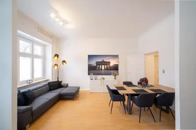 Grundriss der Unterkunft Massagesessel, King-Sized Bed, Billardtisch, 2 Couches