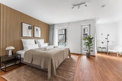 Ein Bett oder Betten in einem Zimmer der Unterkunft 100sqm Luxury Apt in Prime Location near Ku'Damm