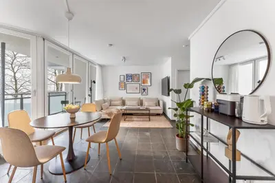 Küche/Küchenzeile in der Unterkunft 100sqm Luxury Apt in Prime Location near Ku'Damm