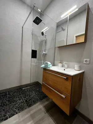Ein Badezimmer in der Unterkunft HOLI DAY SPA 2-Bett Zimmer App 3
