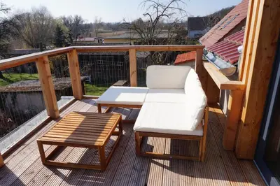 Ein Balkon oder eine Terrasse in der Unterkunft FeWo OG am Fluss mit Balkon - ein himmlischer Ausblick